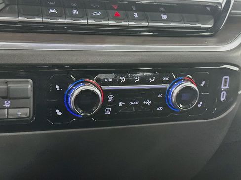 Used 2025 GMC Sierra 1500 SLT RWD image 23