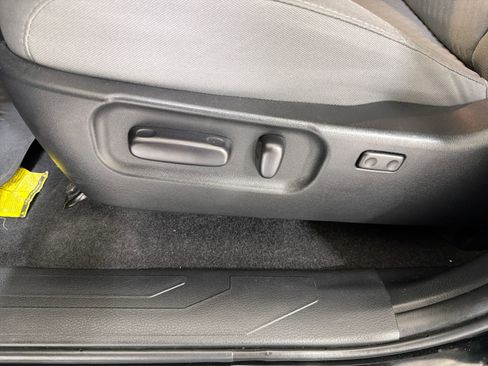 Used 2022 Toyota Tacoma SR5 image 11