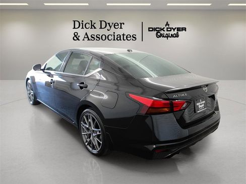 Used 2023 Nissan Altima 2.0 SR image 4