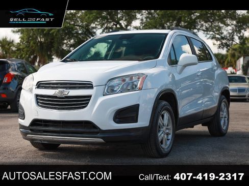 Used 2016 Chevrolet Trax LT w/ LT Sun and Sound Package AWD/4WD image 1