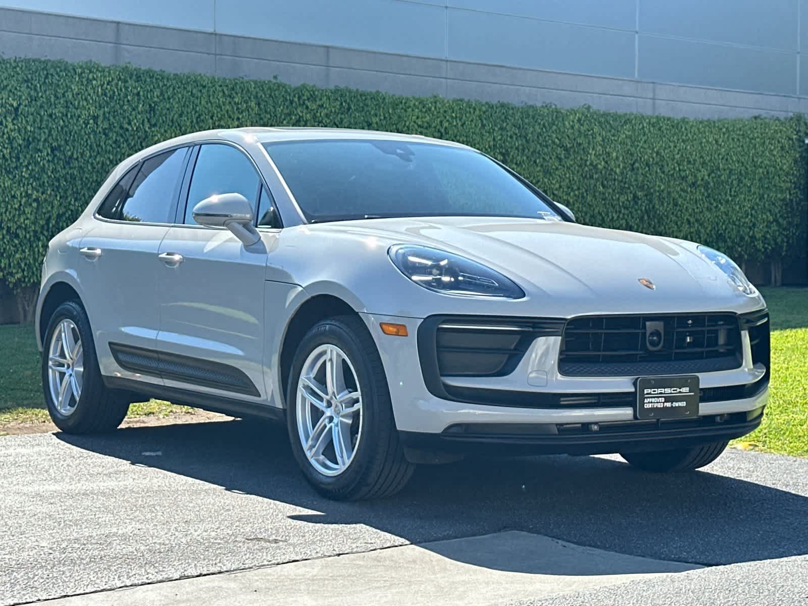 Certified 2025 Porsche Macan AWD/4WD image 10
