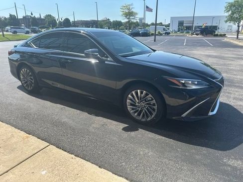 Used 2024 Lexus ES 300h Ultra Luxury w/ Accessory Package (Z1) FWD image 2
