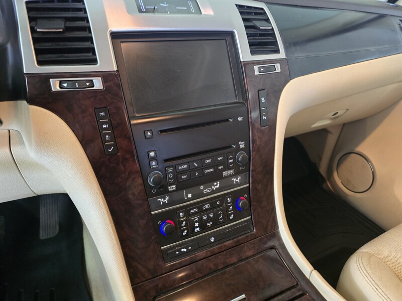 Used 2008 Cadillac Escalade ESV AWD image 26