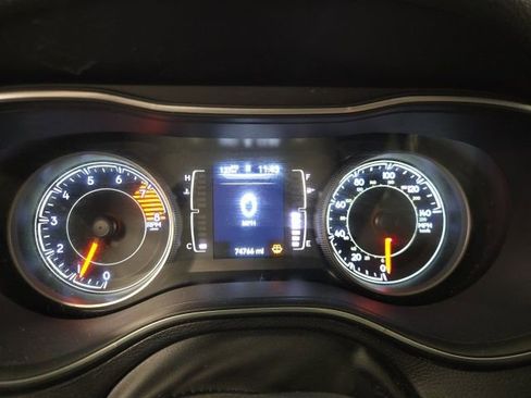 Used 2019 Jeep Cherokee Latitude w/ Cold Weather Group image 17