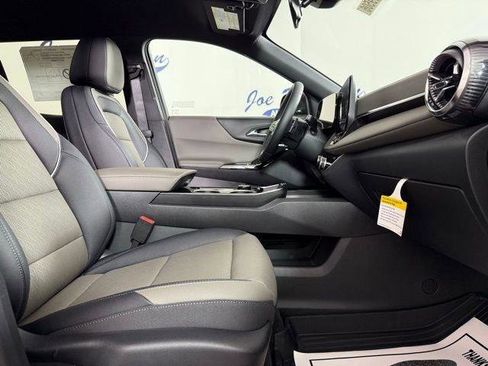 New 2026 Chevrolet Equinox LT w/ Convenience Package II image 16