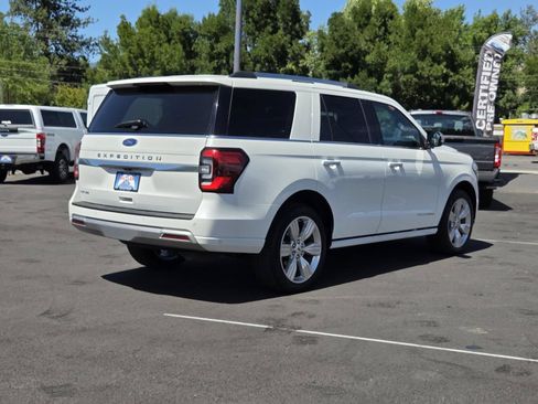 Used 2024 Ford Expedition Platinum RWD image 5
