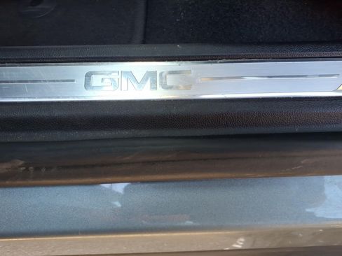 Used 2023 GMC Acadia SLT w/ Preferred Package AWD/4WD image 21