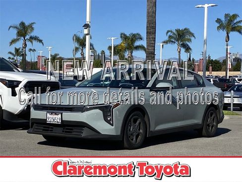Used 2025 Kia K4 LXS image 1