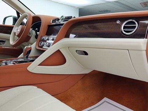 New 2025 Bentley Bentayga Extended Wheelbase image 41