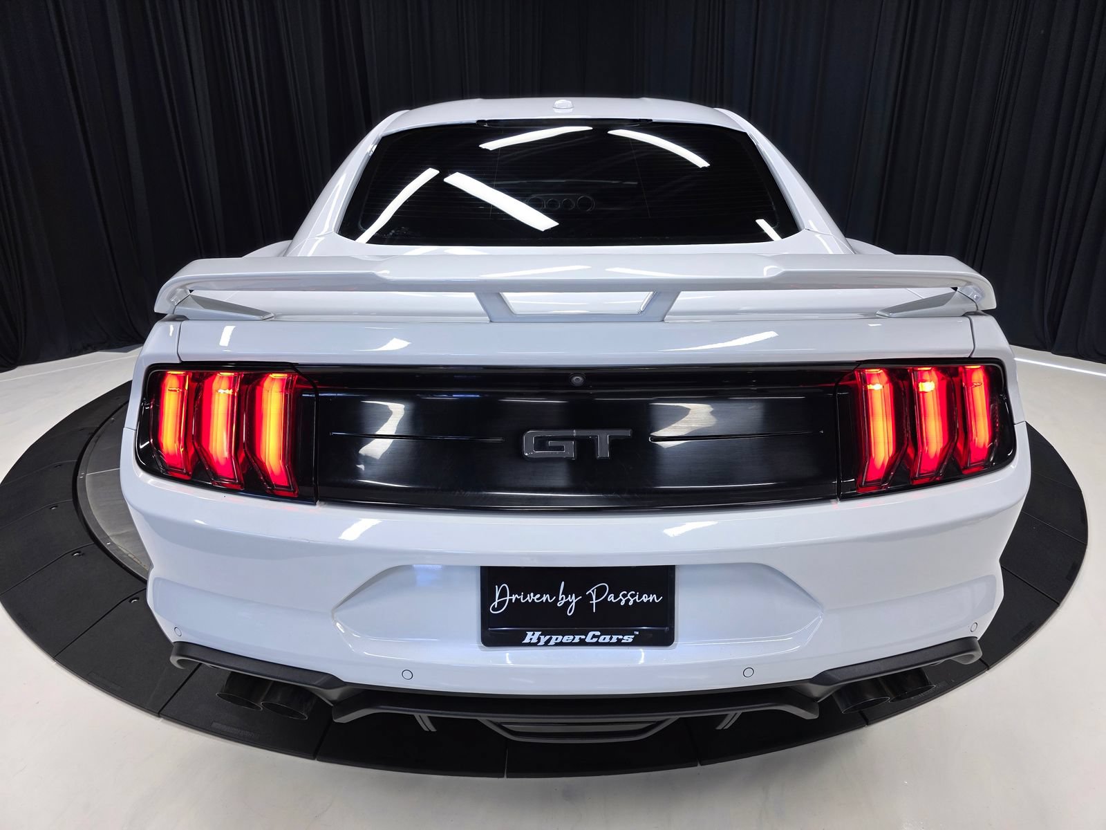 Used 2018 Ford Mustang GT Premium w/ GT Performance Package RWD image 5
