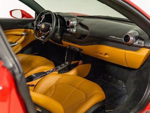 Used 2020 Ferrari F8 Tributo image 32