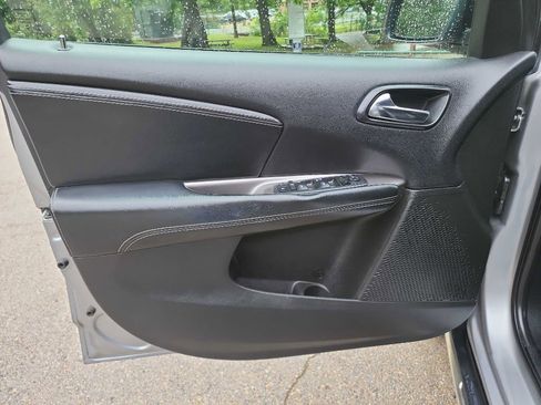 Used 2017 Dodge Journey Crossroad FWD image 13