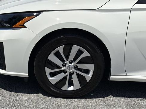 Used 2025 Nissan Altima 2.5 S FWD image 11