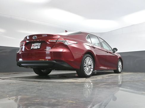Used 2020 Toyota Camry XLE FWD image 39