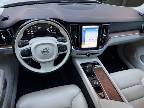 Used 2022 Volvo S60 B5 Momentum w/ Premium Package image 21