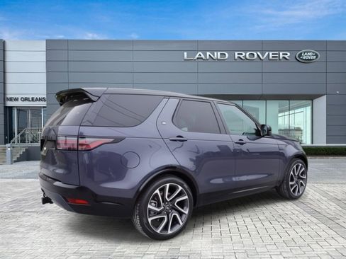 New 2024 Land Rover Discovery Dynamic SE image 3
