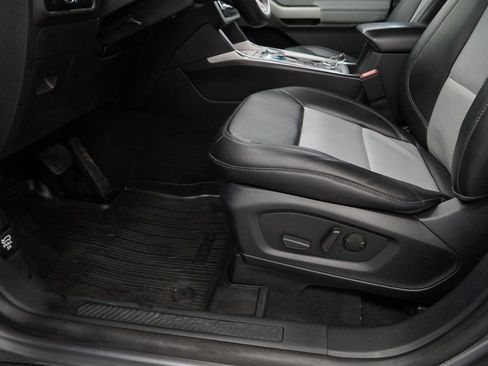 Used 2023 Ford Explorer XLT w/ Equipment Group 202A image 43