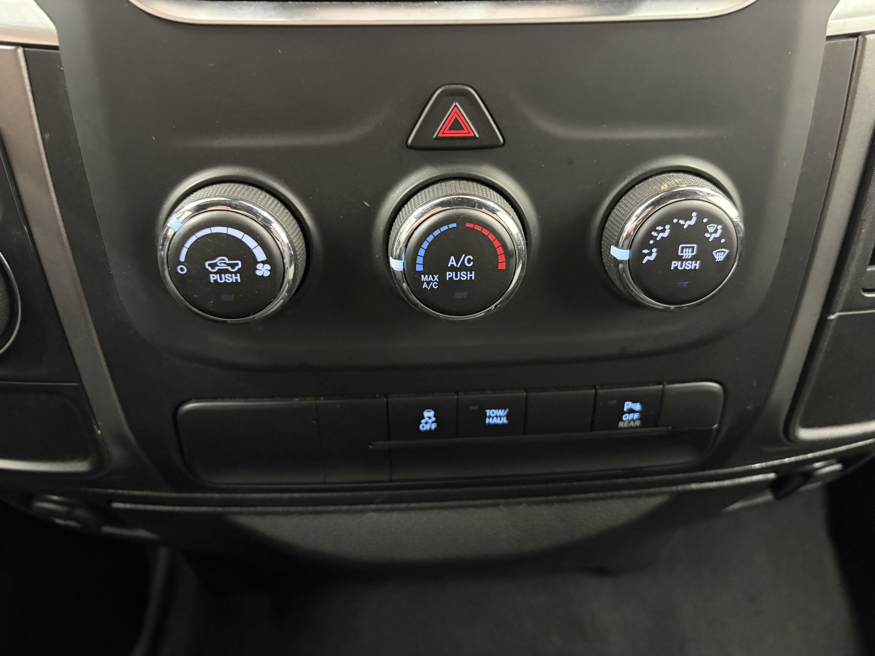 Used 2024 RAM 1500 Warlock RWD image 16
