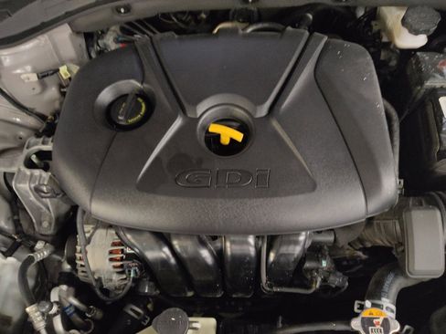 Used 2020 Hyundai Elantra GT FWD image 30