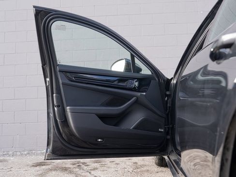 Certified 2025 Porsche Panamera 4 image 15