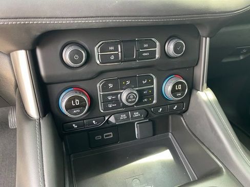 Used 2024 Chevrolet Tahoe Z71 w/ Z71 Off-Road Package AWD/4WD image 25