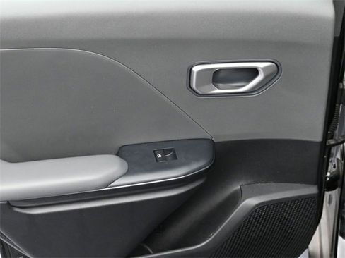 Used 2025 Kia K4 LXS image 21
