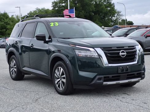 Used 2023 Nissan Pathfinder SL AWD/4WD image 2
