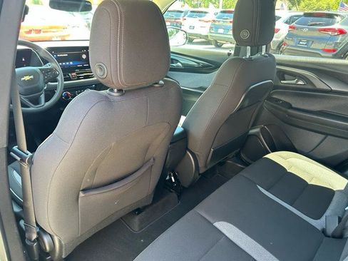 Used 2025 Chevrolet TrailBlazer LT FWD image 14