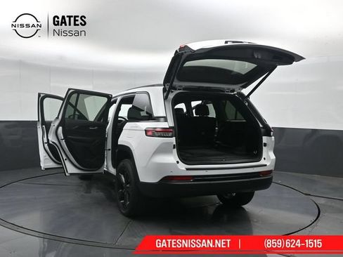 Used 2023 Jeep Grand Cherokee Altitude AWD/4WD image 54