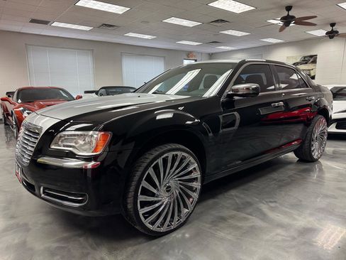 Used 2014 Chrysler 300 RWD image 19