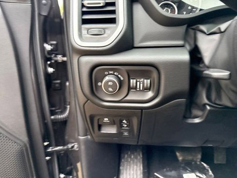 New 2026 RAM 1500 4x4 Crew Cab image 17