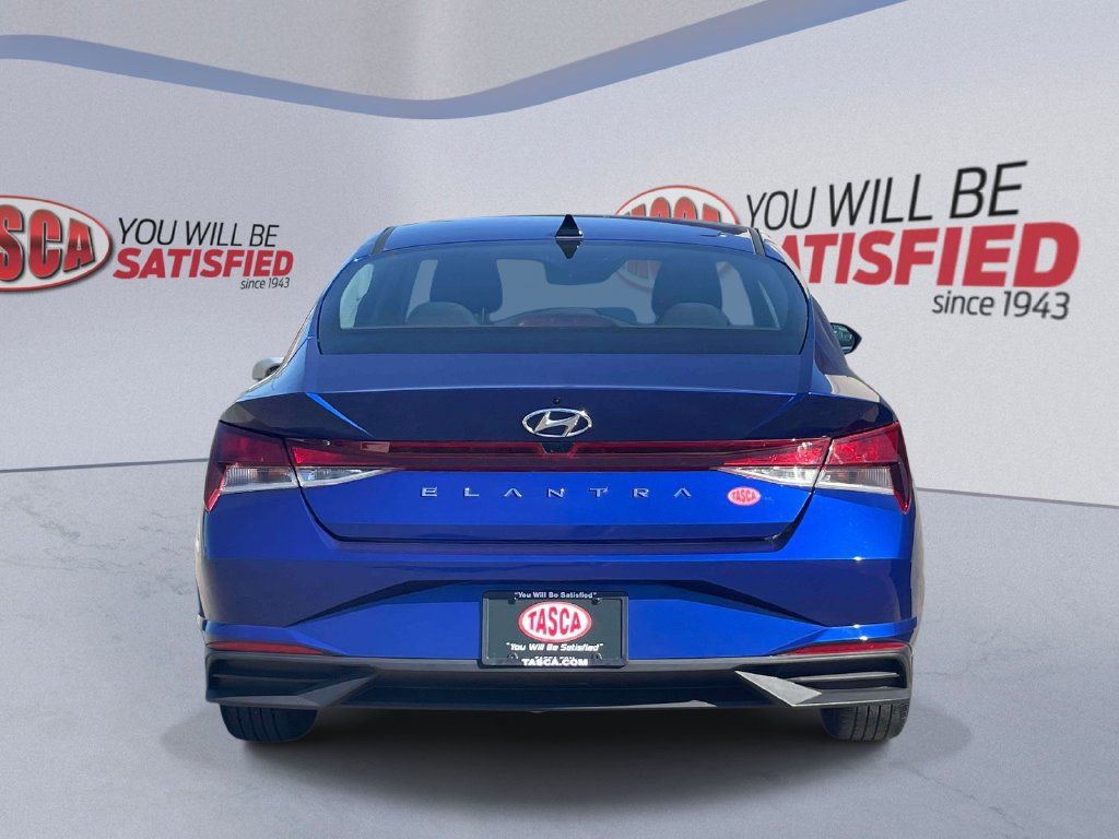 Used 2023 Hyundai Elantra SEL w/ Cargo Package FWD image 7
