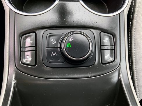 Used 2022 GMC Terrain SLE w/ Driver Convenience Package image 29