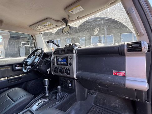 Used 2007 Toyota FJ Cruiser 4WD image 16
