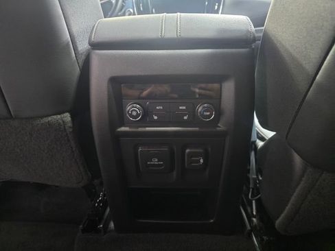 Used 2022 Chevrolet Traverse High Country AWD/4WD image 24