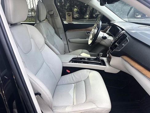 Used 2021 Volvo XC90 T6 Momentum w/ Climate Package image 21