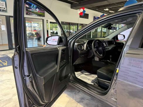 Used 2017 Toyota RAV4 LE FWD image 25