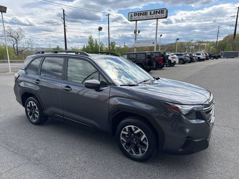 Used 2025 Subaru Forester Premium AWD/4WD image 1