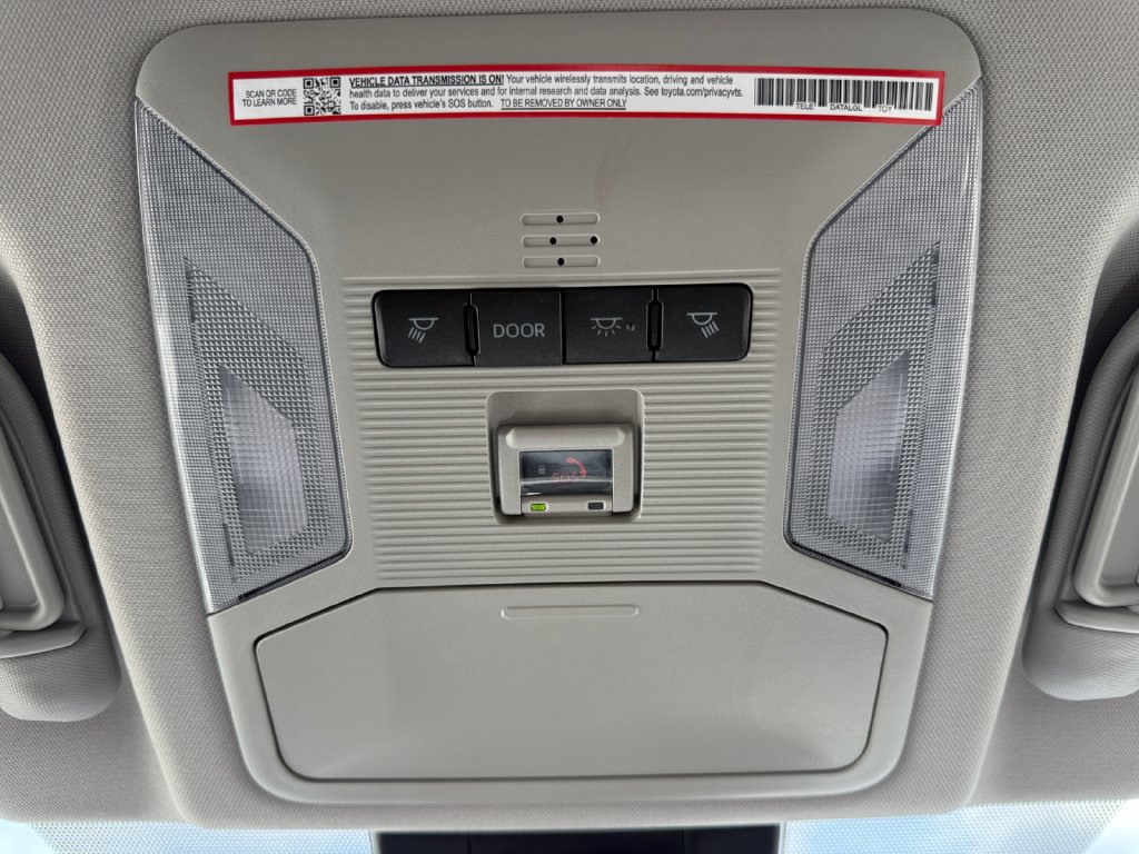 Used 2025 Toyota RAV4 XLE AWD/4WD image 17