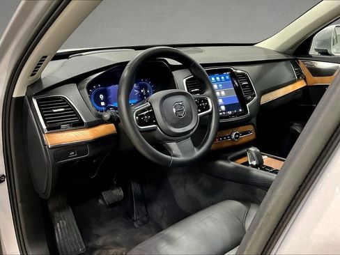 Certified 2023 Volvo XC90 B5 Plus AWD/4WD image 17