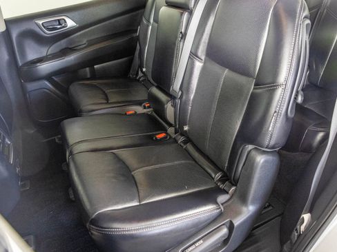 Used 2019 Nissan Pathfinder Platinum AWD/4WD image 42