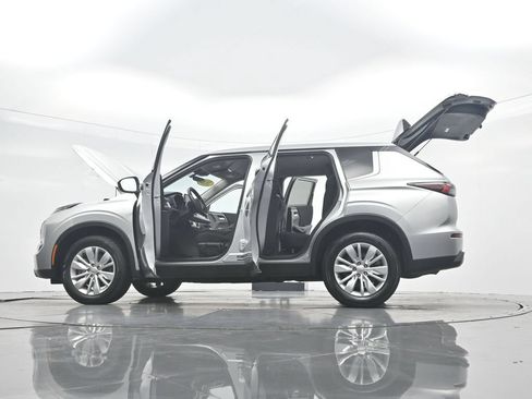 Used 2025 Mitsubishi Outlander ES AWD/4WD image 53