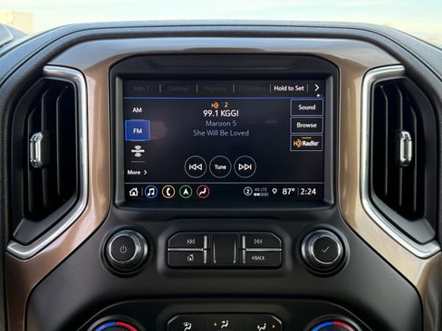 Used 2021 Chevrolet Silverado 1500 High Country w/ Technology Package image 27