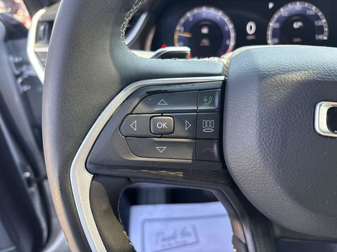Used 2025 Jeep Grand Cherokee Altitude AWD/4WD image 19
