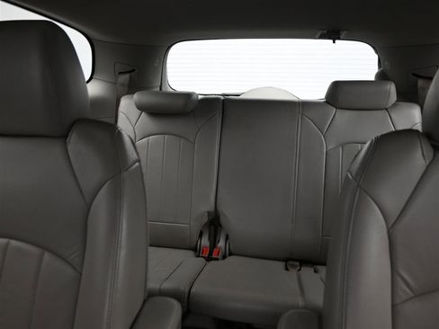 Used 2011 Buick Enclave CXL image 12