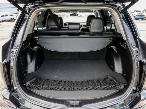 Used 2018 Toyota RAV4 Limited FWD image 12