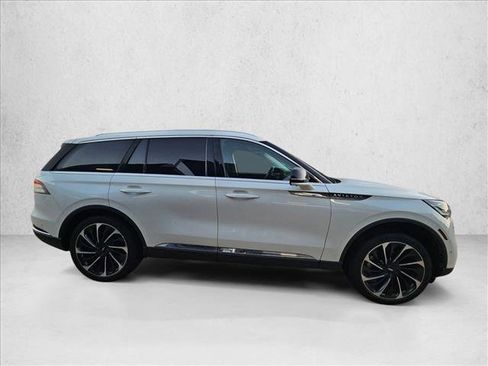Used 2023 Lincoln Aviator Reserve w/ Equipment Group 201A image 4