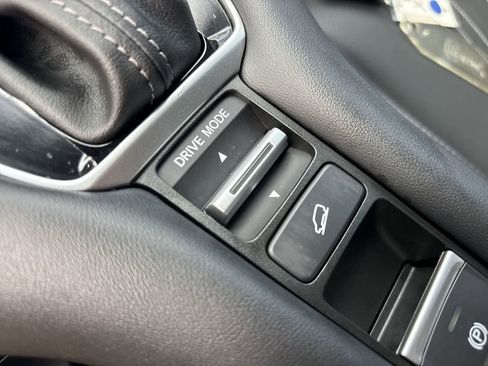 Used 2025 Honda HR-V EX-L image 31