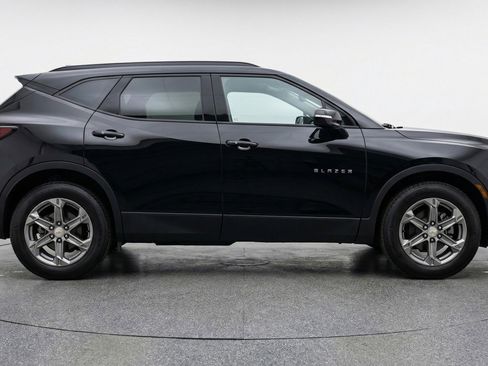 Used 2025 Chevrolet Blazer LT image 11