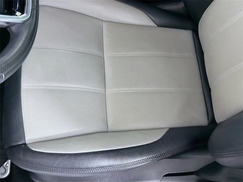 Used 2021 Land Rover Range Rover Evoque R-Dynamic SE image 21